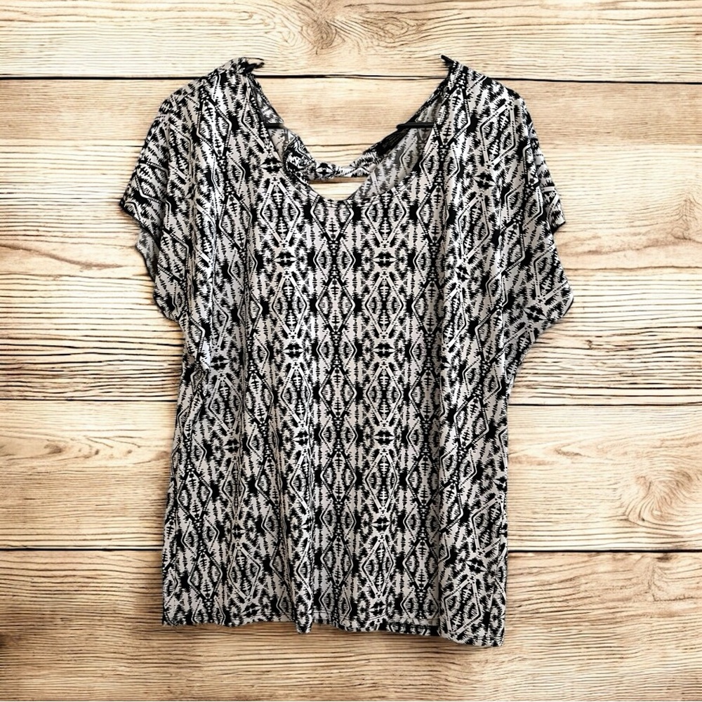 Susan Lawrence Black  & White Geometric Short Sleeve Blouse Shirt Size Large
